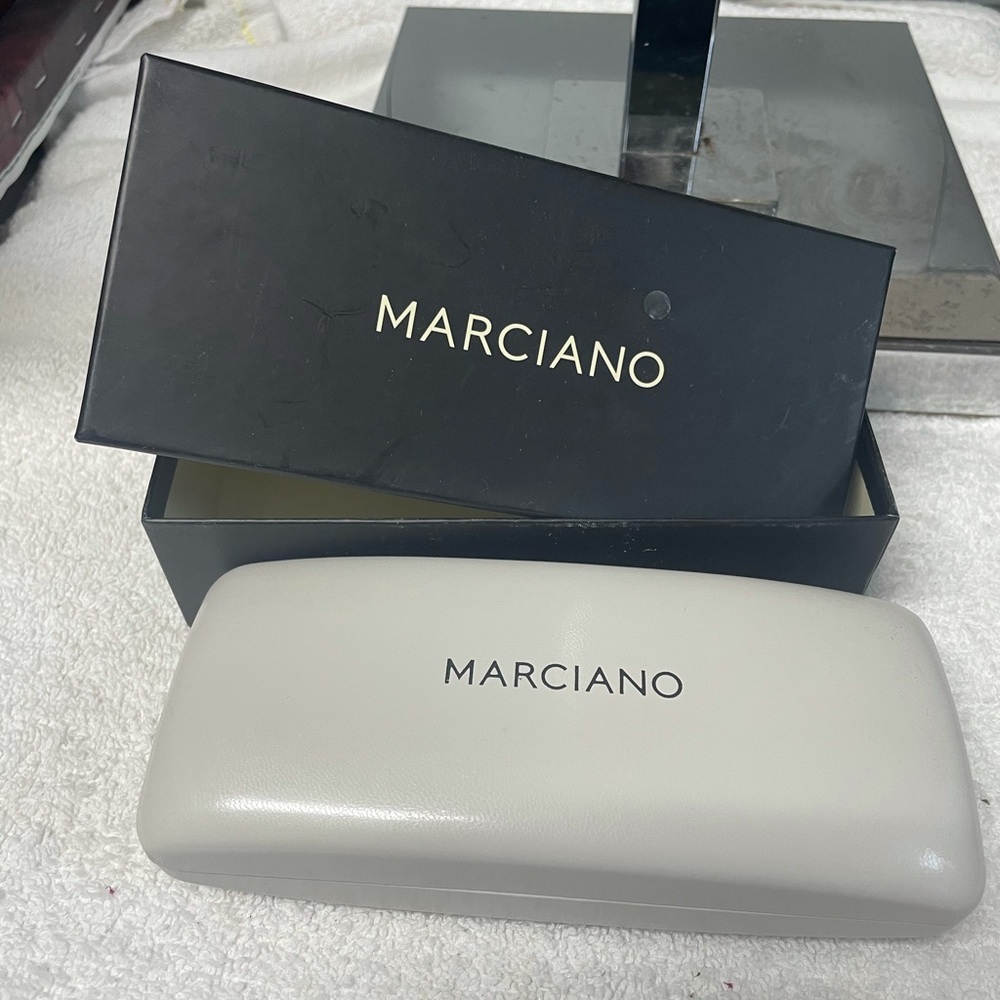 🔥FREE W/PURCHASE Marciano Sunglass Accessories